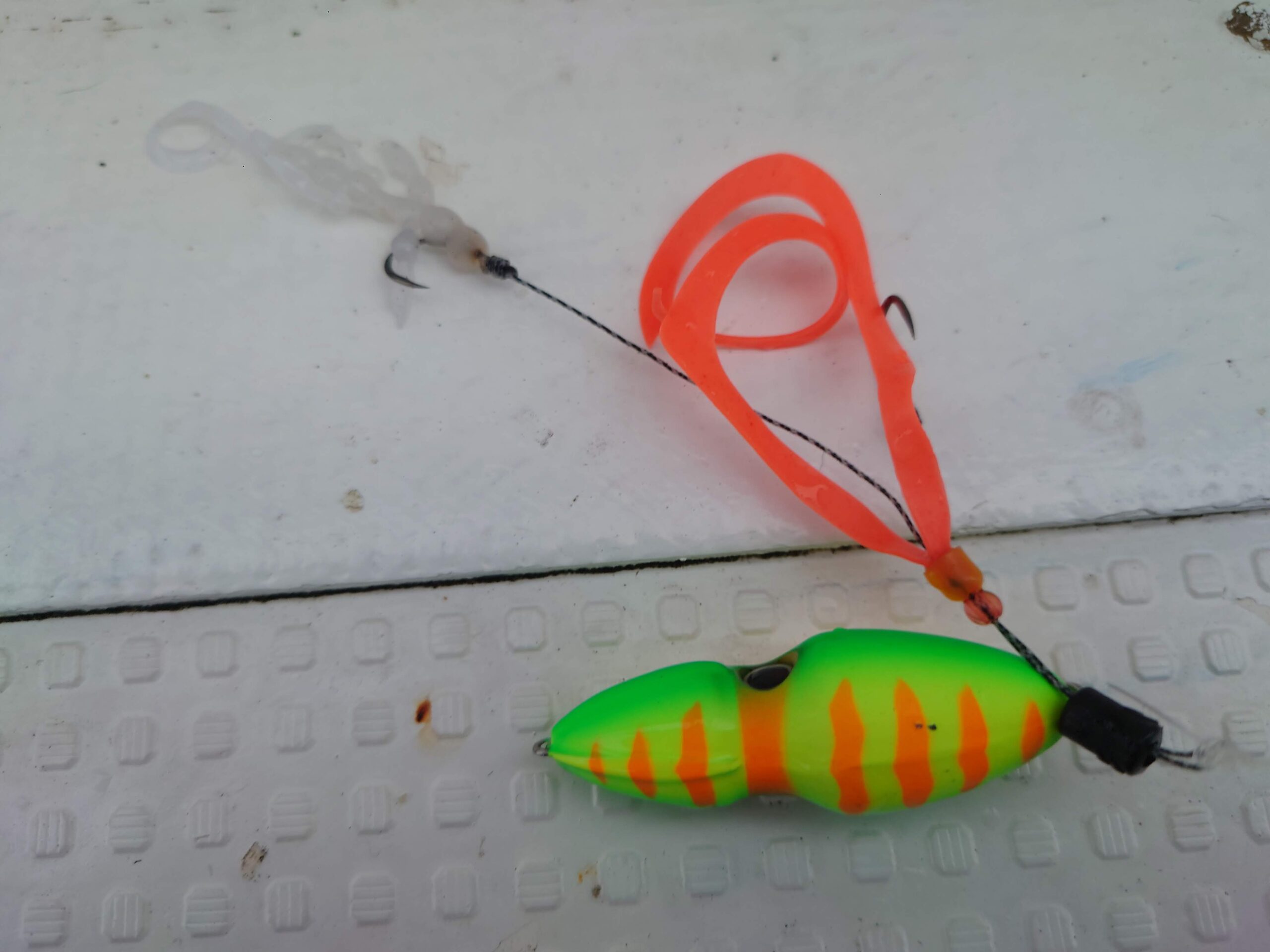 ヒラメ釣りで使用するビンビンスイッチ（タイラバ仕掛け）