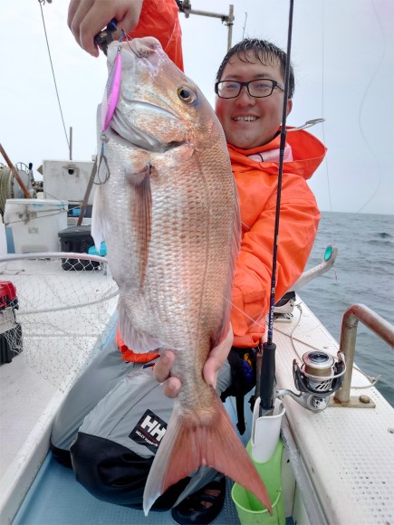 80cmの真鯛 船釣り 三段引き 元遊漁船船長の実釣写真